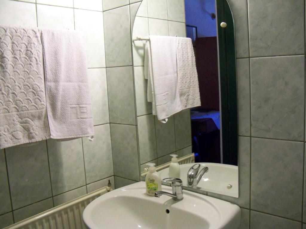 Góbé Csárda Hotel Nagyvárad Szoba fotó